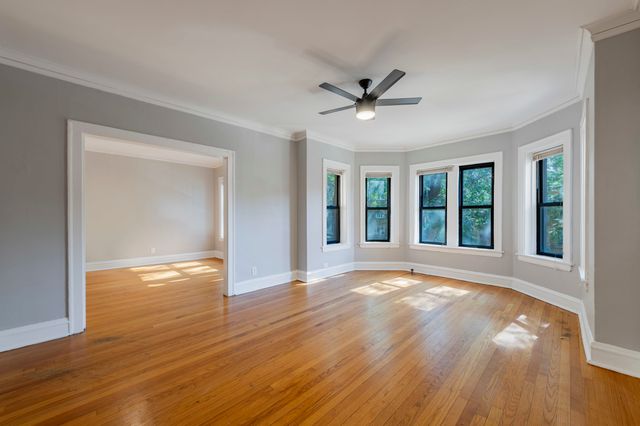 2054 W Arthur Avenue 2E, Chicago, IL 60645