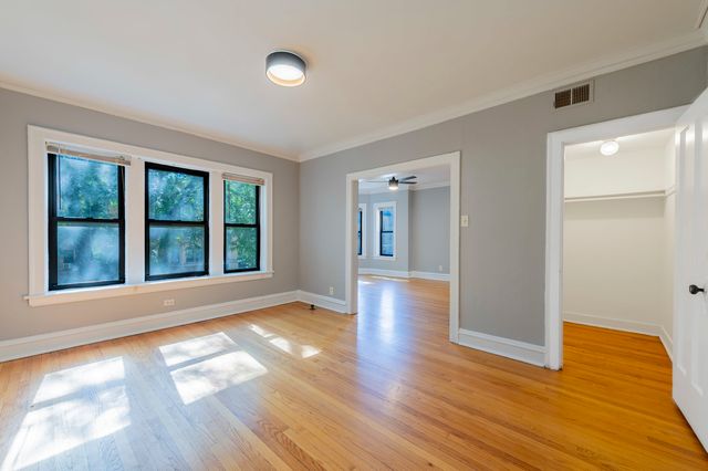2054 W Arthur Avenue 2E, Chicago, IL 60645