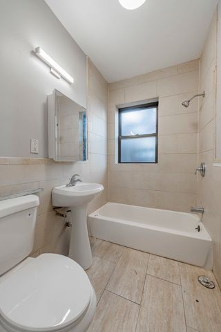 2054 W Arthur Avenue 2E, Chicago, IL 60645