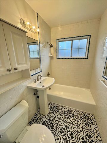 915 W Occidental Street, Santa Ana, CA 92707