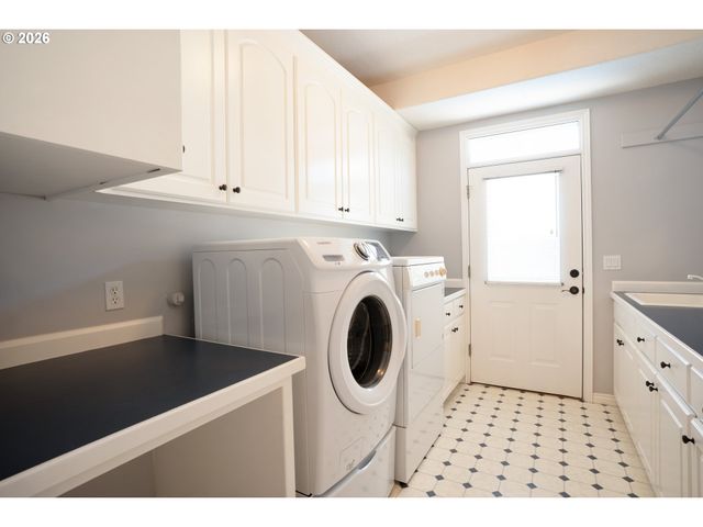 15686 Sw PLEASANTVIEW Ct, Portland, OR 97224