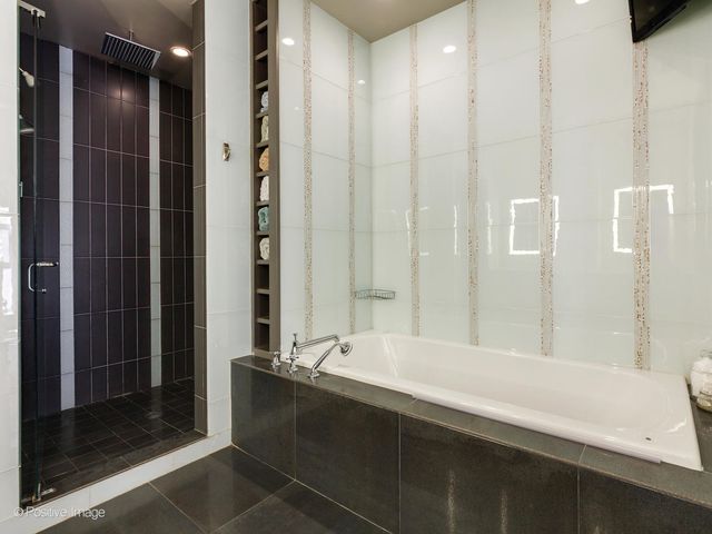 1035 N DEARBORN Street 19, Chicago, IL 60610