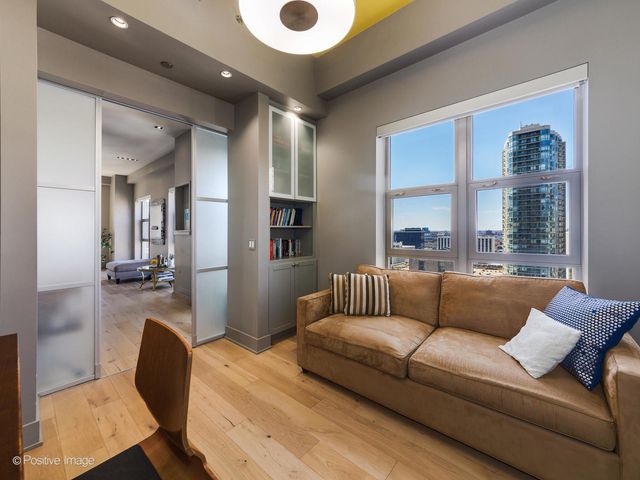 1035 N DEARBORN Street 19, Chicago, IL 60610