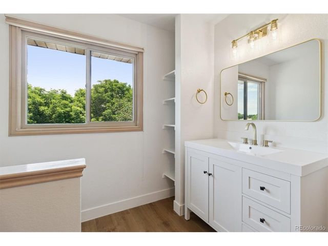 1123 Oakhurst Dr, Broomfield, CO 80020