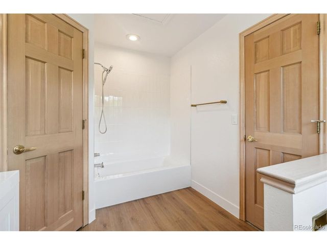 1123 Oakhurst Dr, Broomfield, CO 80020