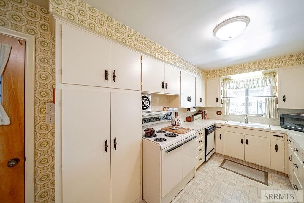 Image 15 of property listing at 1322 9th Street, Idaho Falls, ID 83404