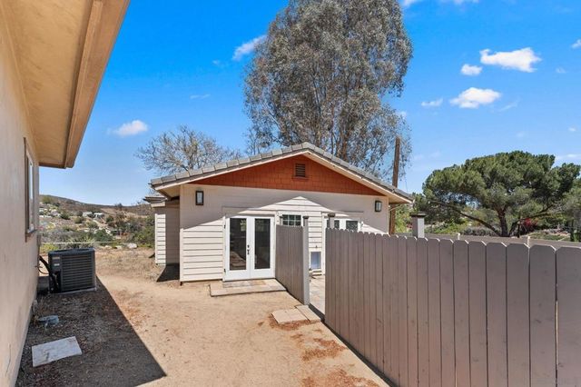 12260 Linroe Dr, Lakeside, CA 92040