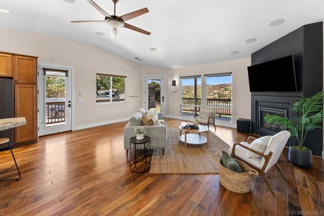 12260 Linroe Dr, Lakeside, CA 92040