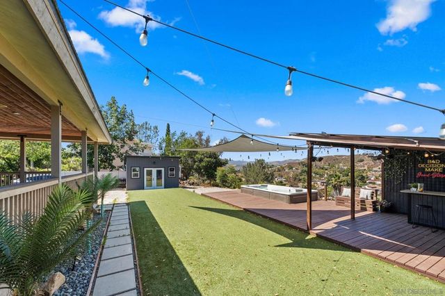 12260 Linroe Dr, Lakeside, CA 92040