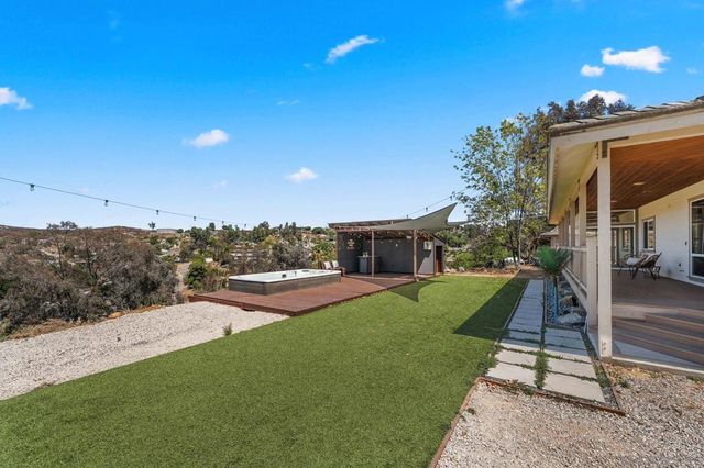 12260 Linroe Dr, Lakeside, CA 92040
