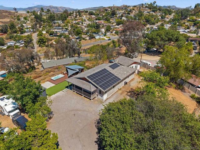 12260 Linroe Dr, Lakeside, CA 92040