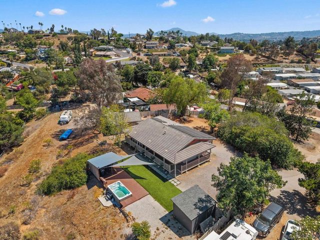 12260 Linroe Dr, Lakeside, CA 92040