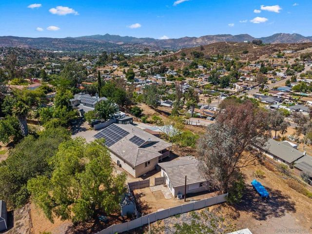 12260 Linroe Dr, Lakeside, CA 92040