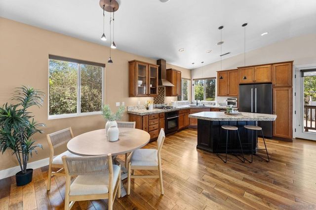 12260 Linroe Dr, Lakeside, CA 92040