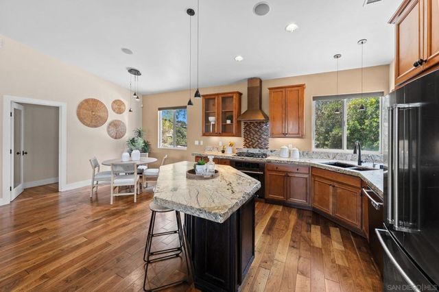 12260 Linroe Dr, Lakeside, CA 92040