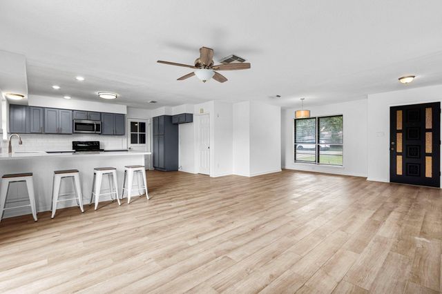107 Bledsoe Street, Prairie View, TX 77445