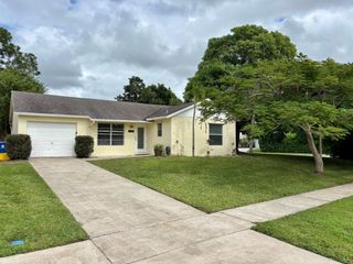 130 Lakeside Circle, Jupiter, FL 33458