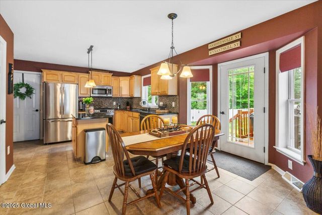 20 Goldfield Lane, Clifton Park, NY 12148