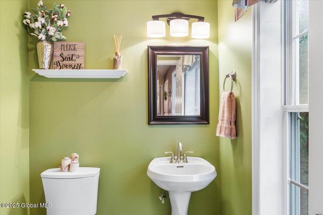 20 Goldfield Lane, Clifton Park, NY 12148