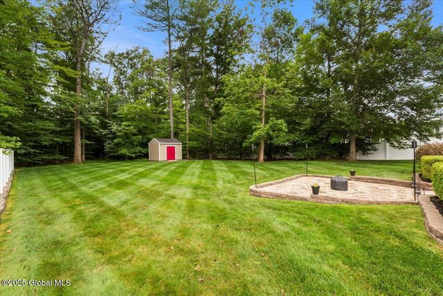 20 Goldfield Lane, Clifton Park, NY 12148