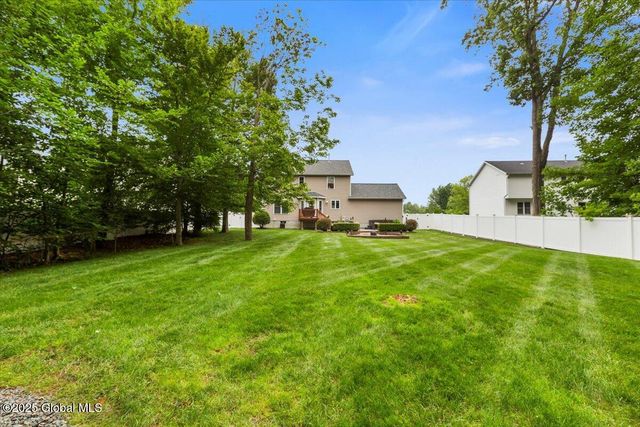 20 Goldfield Lane, Clifton Park, NY 12148