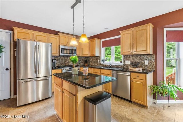 20 Goldfield Lane, Clifton Park, NY 12148