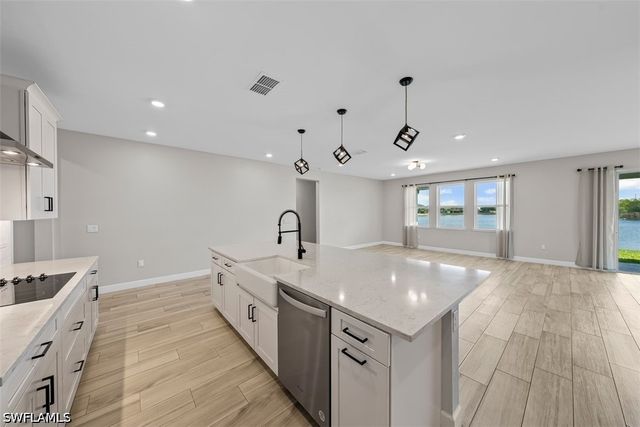 2038 Grove DR, Naples, FL 34120