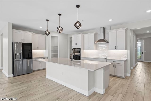 2038 Grove DR, Naples, FL 34120