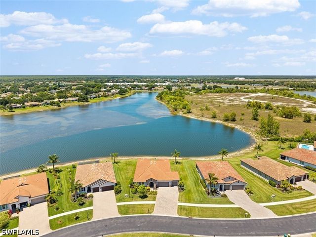 2038 Grove DR, Naples, FL 34120