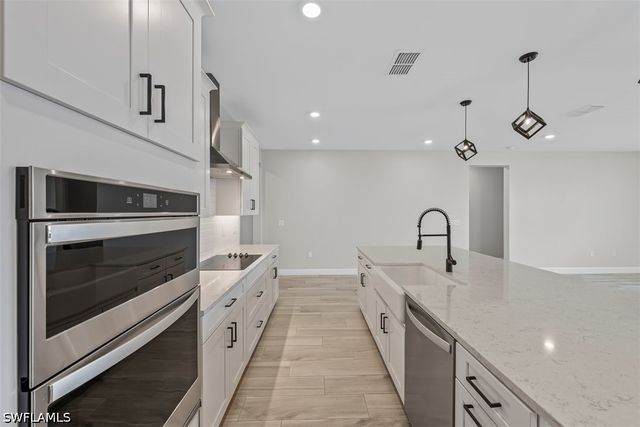 2038 Grove DR, Naples, FL 34120