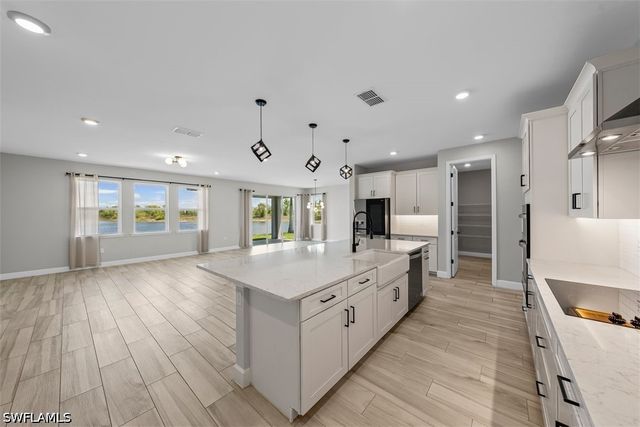 2038 Grove DR, Naples, FL 34120