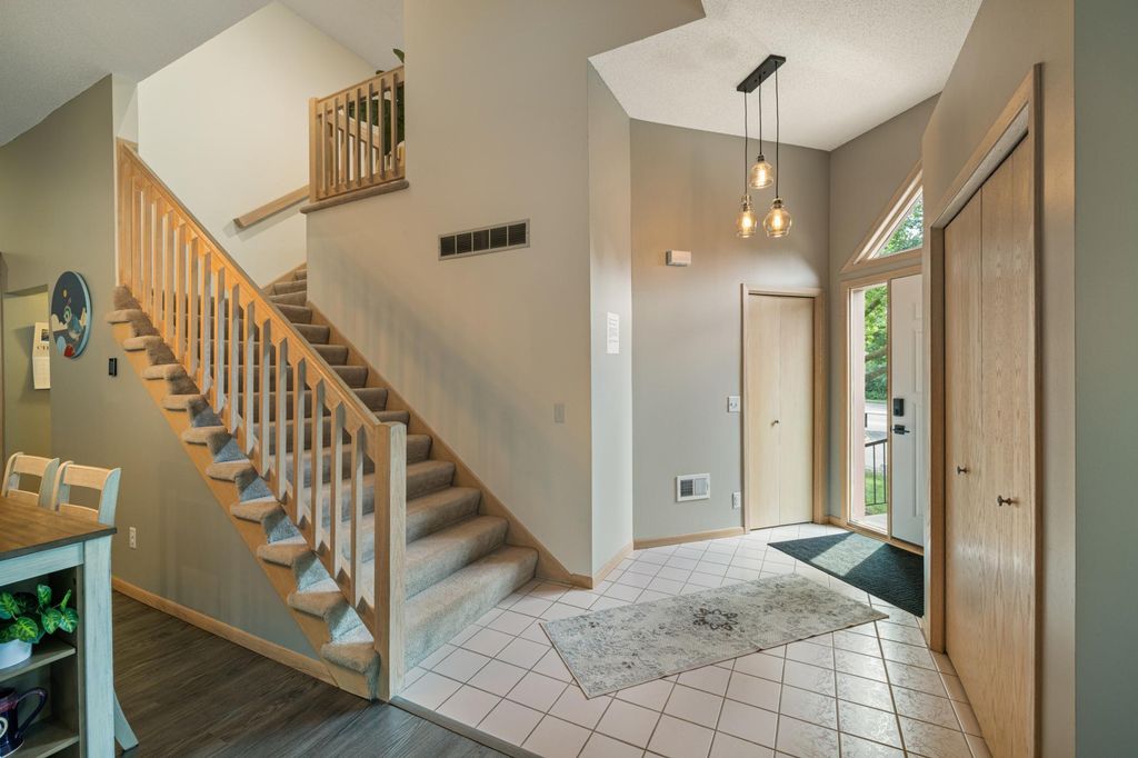 12572 Parkwood Drive, Burnsville, MN 55337 — photo 2