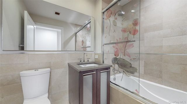 64-05 Yellowstone Boulevard 409, Forest Hills, NY 11375