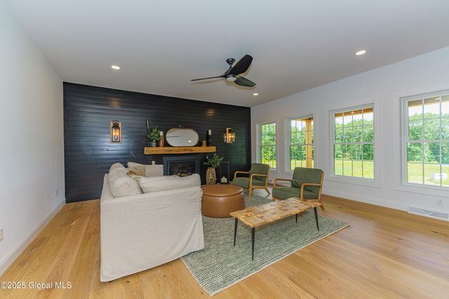 88 Schuurman Road, Schodack, NY 12033