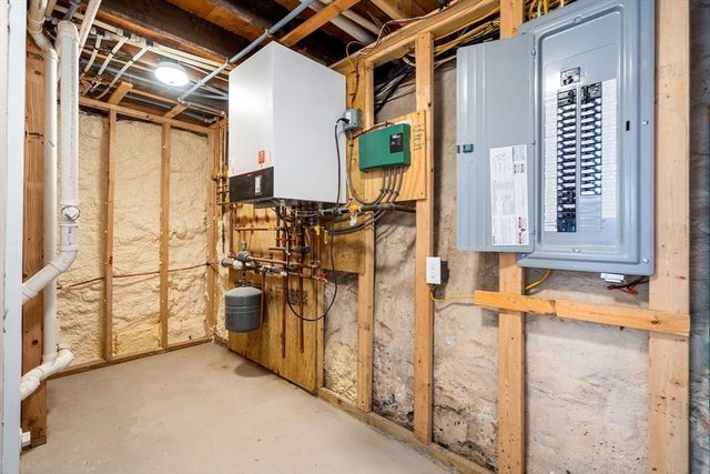 119 Pebble St, Fall River, MA 02721