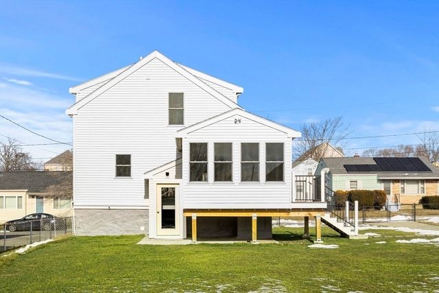 119 Pebble St, Fall River, MA 02721