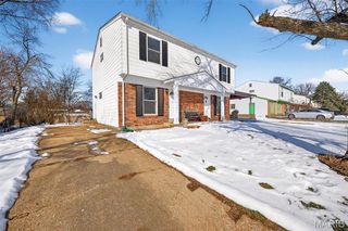 2233 Campus Drive, St Charles, MO 63301