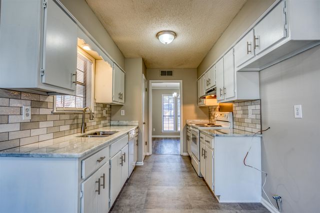 2455 BARBARO DR, Bartlett, TN 38134