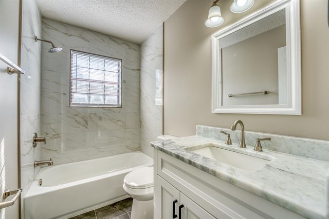 2455 BARBARO DR, Bartlett, TN 38134