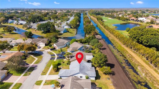 10681 Greenbriar Ct, Boca Raton, FL 33498