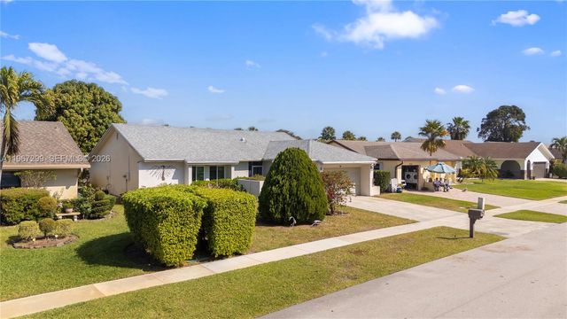 10681 Greenbriar Ct, Boca Raton, FL 33498