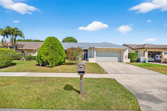 10681 Greenbriar Ct, Boca Raton, FL 33498