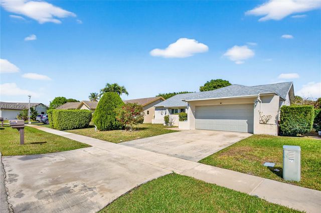 10681 Greenbriar Ct, Boca Raton, FL 33498