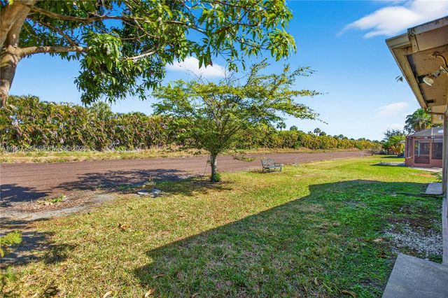 10681 Greenbriar Ct, Boca Raton, FL 33498