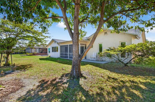 10681 Greenbriar Ct, Boca Raton, FL 33498