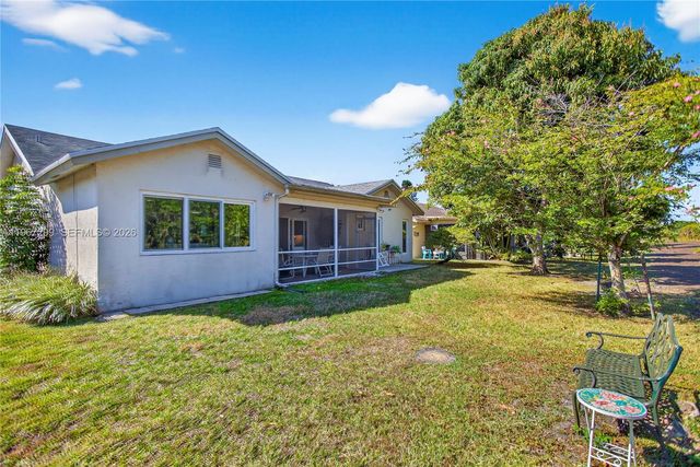 10681 Greenbriar Ct, Boca Raton, FL 33498