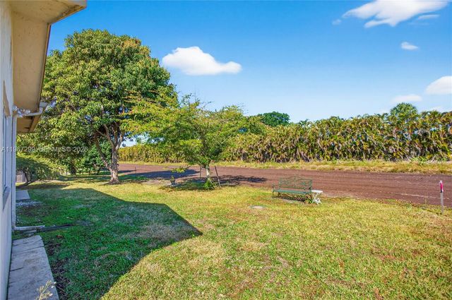 10681 Greenbriar Ct, Boca Raton, FL 33498