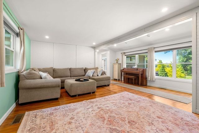 10 Old Rowley Rd, Newbury, MA 01951