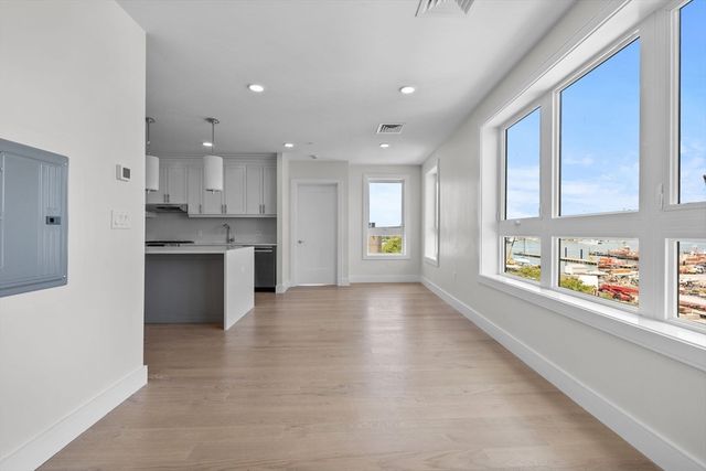 301 Border Street 601, Boston, MA 02128