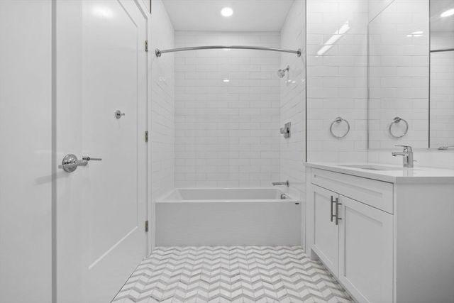 301 Border Street 601, Boston, MA 02128